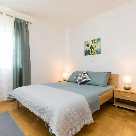 Tessa Apartment *